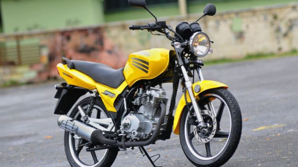 Dafra Speed 2021 amarela parada.