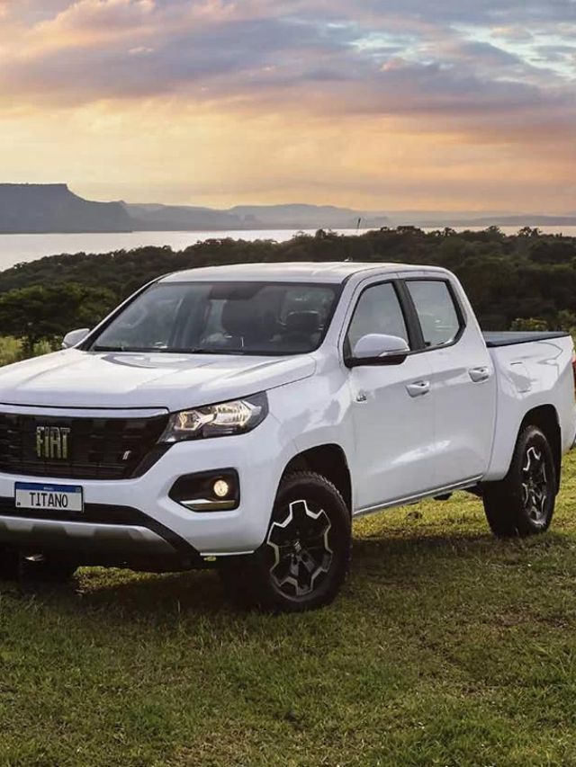 Fiat Titano 2025 branca em grama.