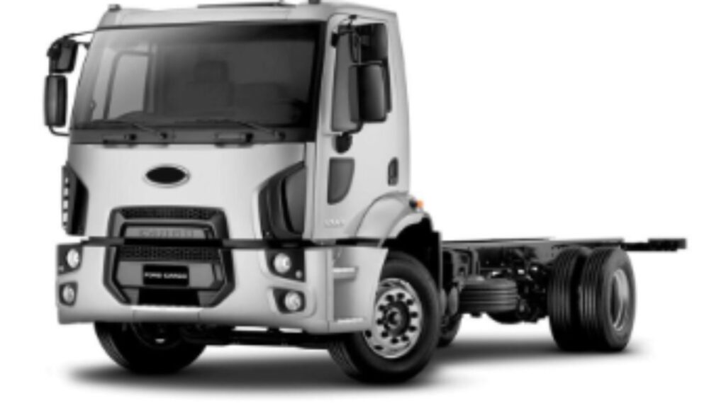 Ford Cargo 1723 2012 branco em fundo branco.