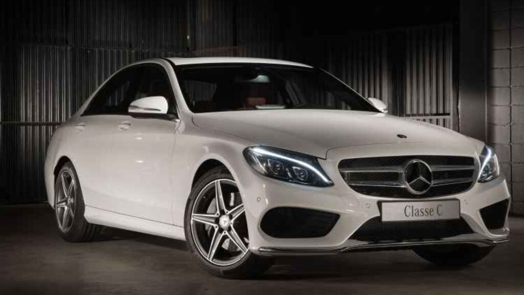 Mercedes-Benz C180 2016 branca na diagonal