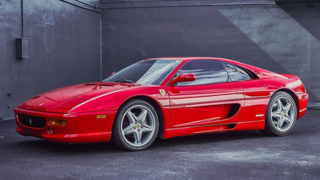 Ferrari 355 1996 vermelho na diagonal