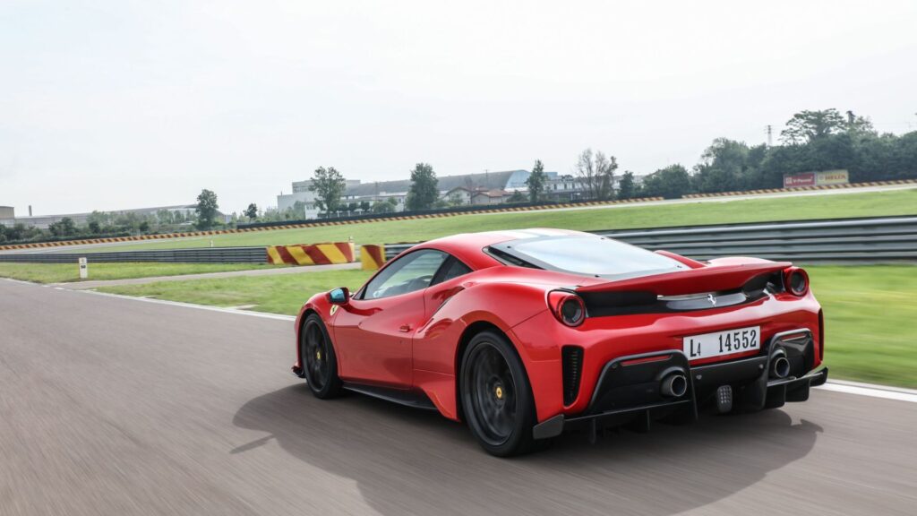 Traseira da Ferrari 488 2016