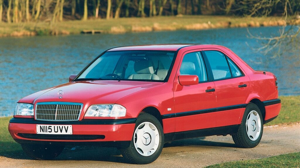 Mercedes-Benz C200 1993 vermelho na diagonal