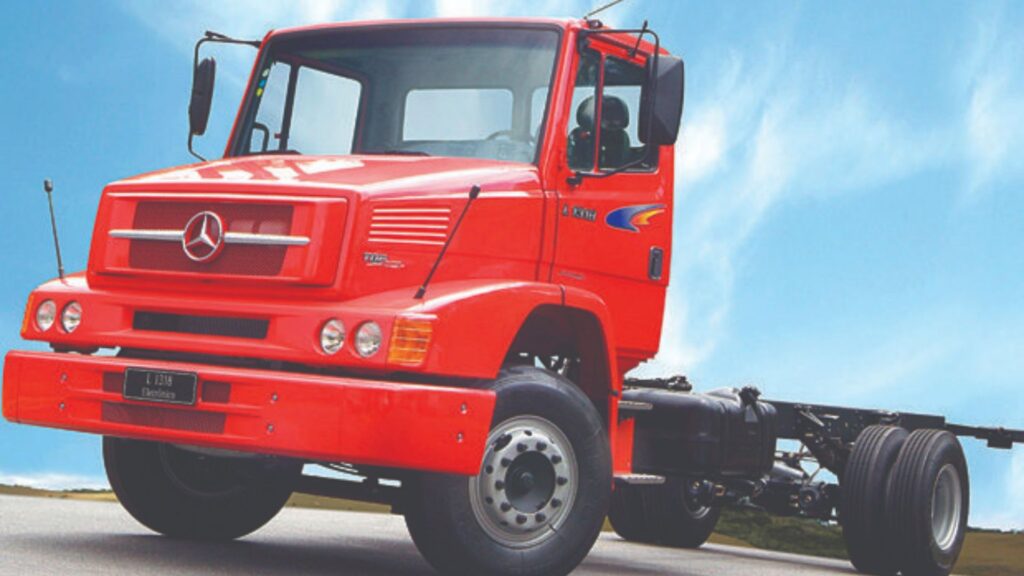 MERCEDES-BENZ L-1318 2007