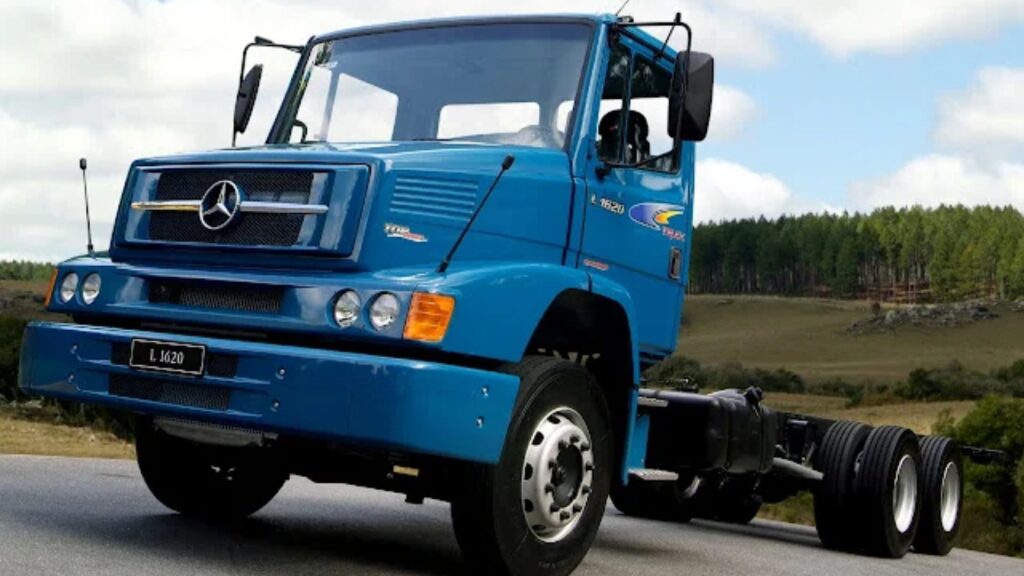 O Mercedes-Benz L-1622 2003