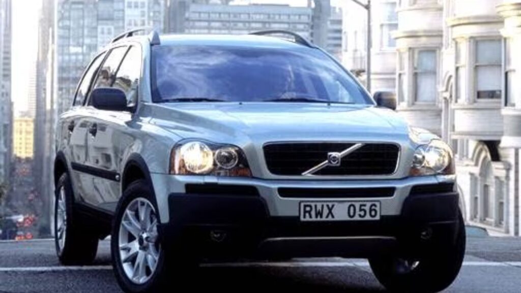Volvo XC 90 2003 na diagonal.