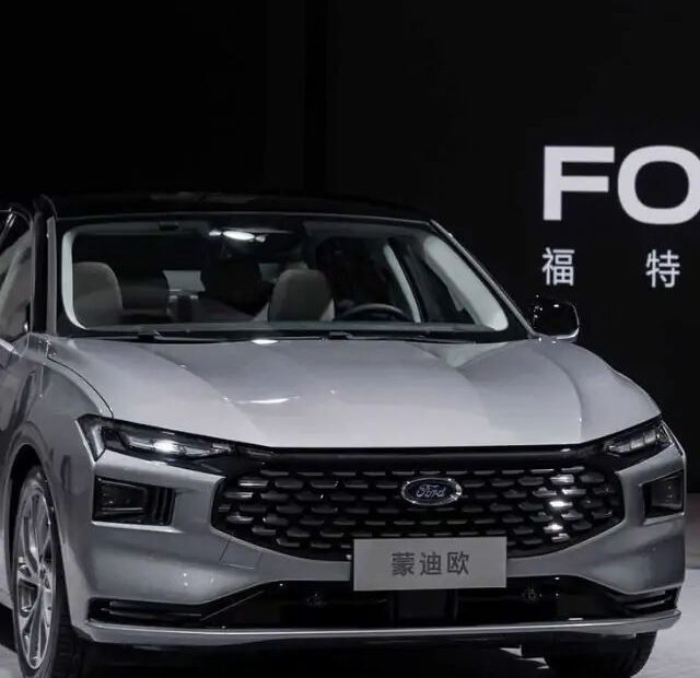 Ford Fusion 2024: