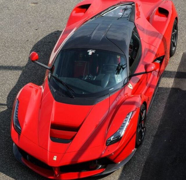 LaFerrari vermelha