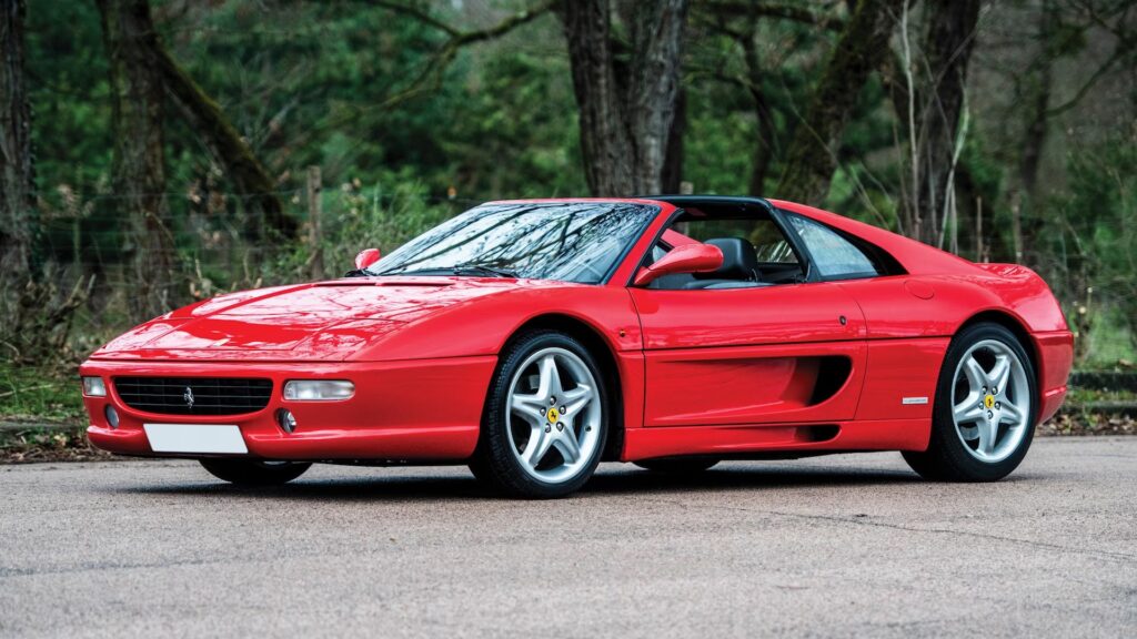Ferrari 355 1995 vermelha na diagonal