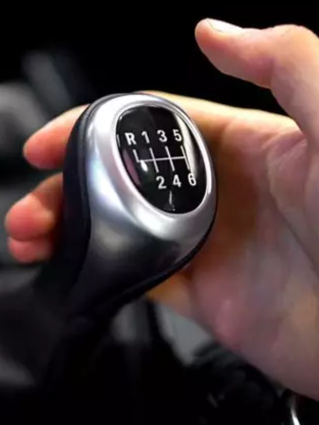 O Que Acontece se Engatar a Ré com o Carro em Movimento?