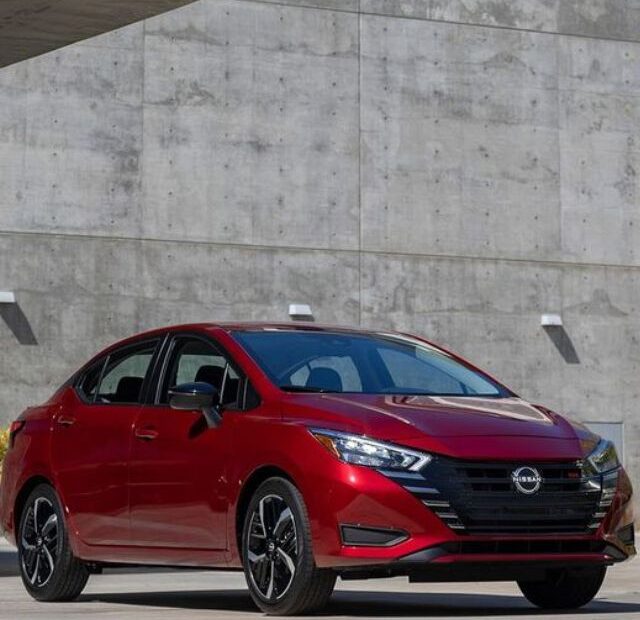 Nissan Versa Vermelho