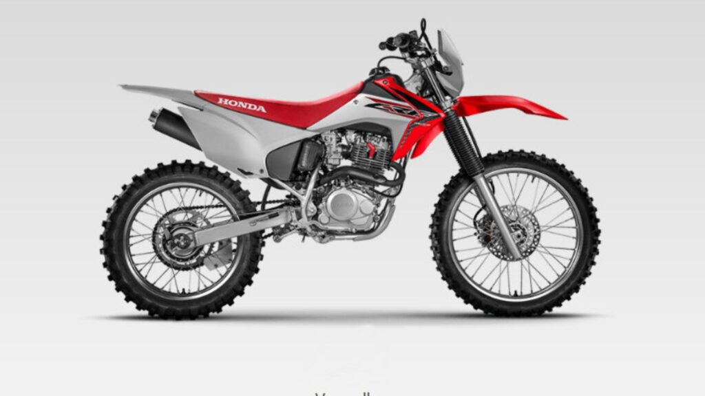 Honda CRF 230 F 2012 vermelho em fundo branco.