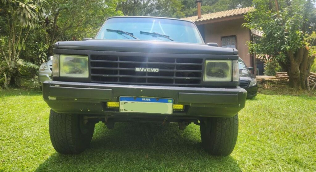 Envemo Camper 1996 preto de frente.