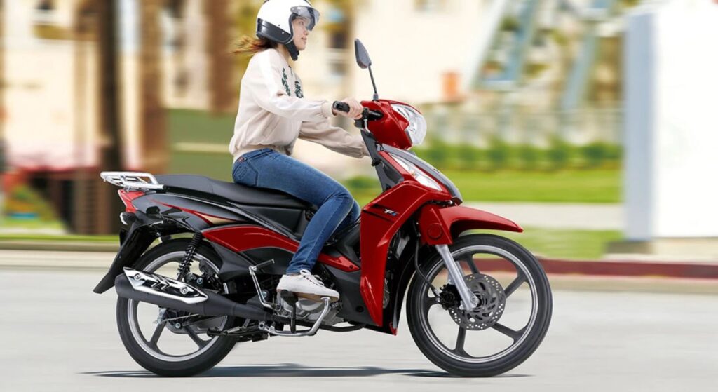 Haojue Nex 115 vermelha em velocidade.