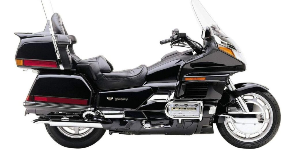 Honda Gold Wing 1995 preta de lado.