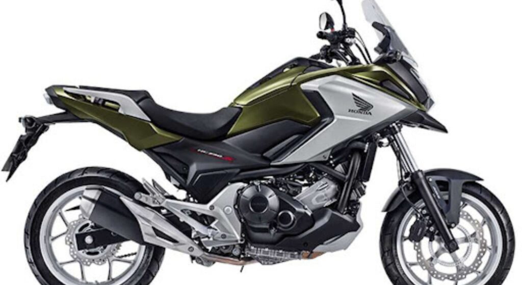 Honda NC 750 X 2018 branca de lado.
