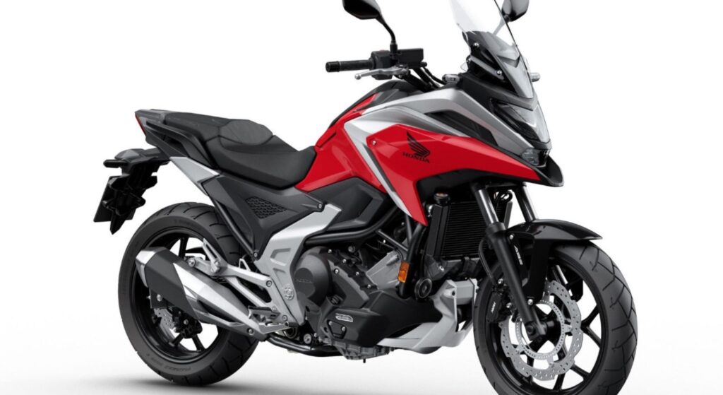 Honda NC 750 X 2021 vermelha de lado.