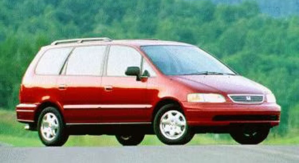 Honda Odyssey 1995 vermelho de lado.