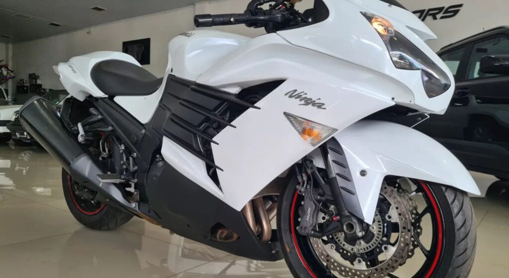 Kawasaki ZX-14 2013 branca de frente.