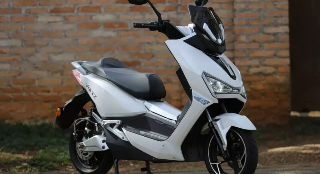 Voltz EV1 2021 branca de lado.