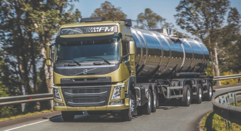 Volvo FM 2017 em velocidade.