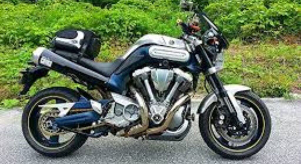 Yamaha MT-01 2005 preto de lado.