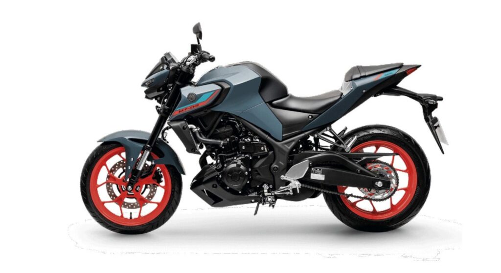 Yamaha MT 03 2023 cinza de lado.