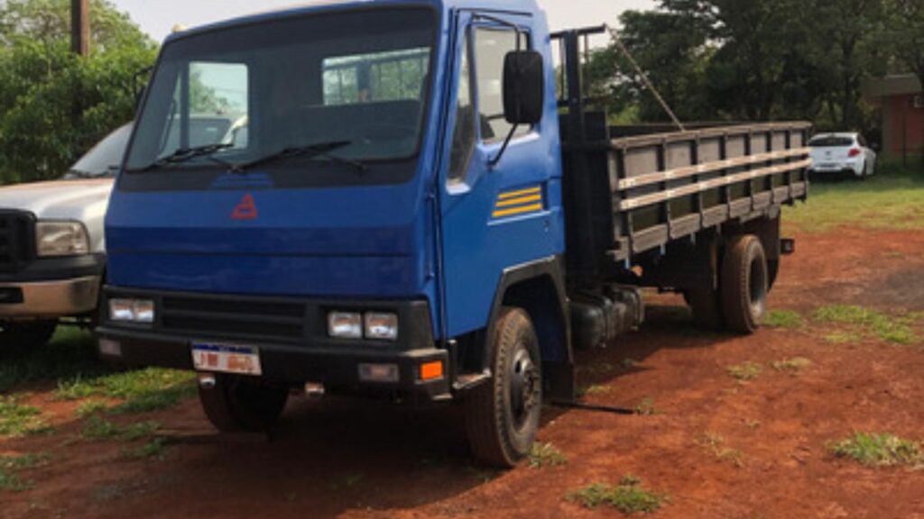 AGRALE 1800 1989 azul na diagonal.