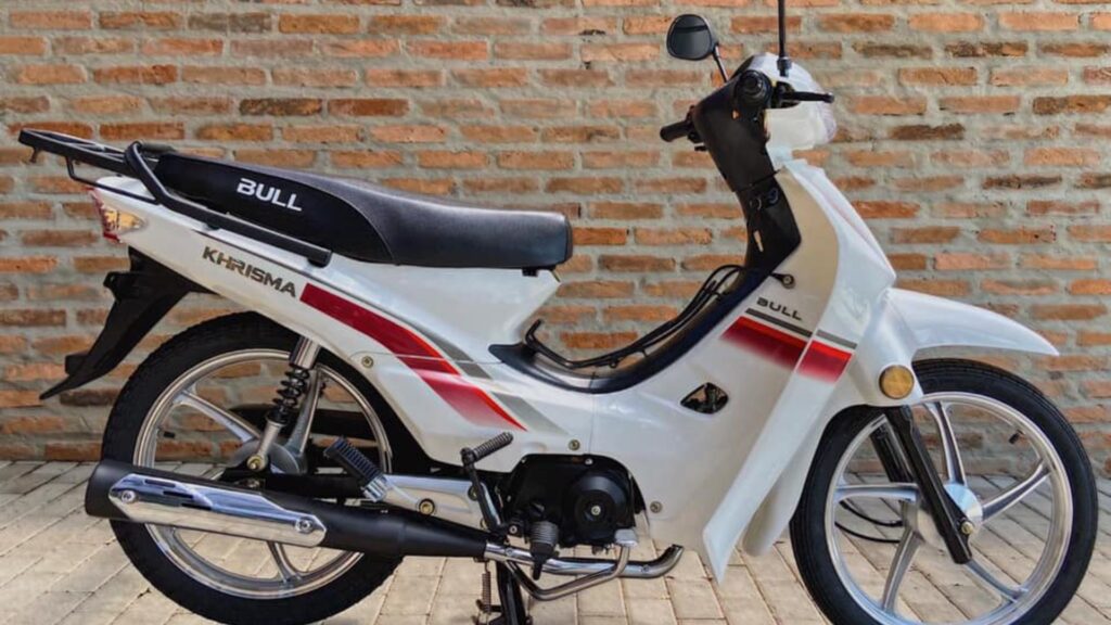 Lateral da BULL KHRISMA 2020 branca.