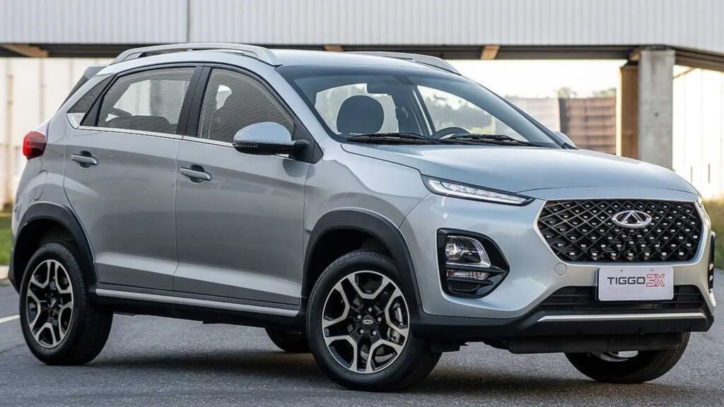 Caoa Chery Tiggo 3X 2023 na diagonal.