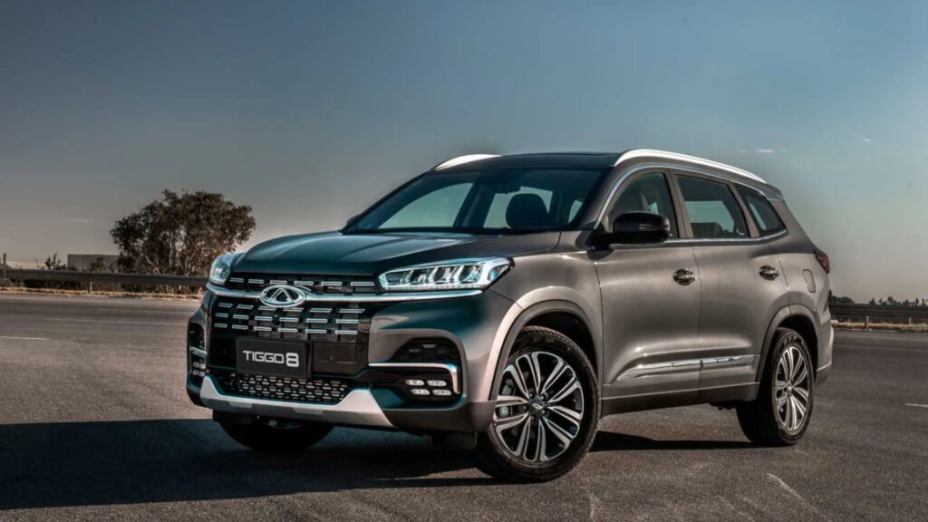 Caoa Chery Tiggo 8 2019 cinza na diagonal.