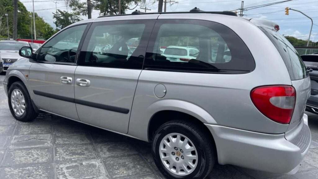 Chrysler Grand Caravan 1998 prata.