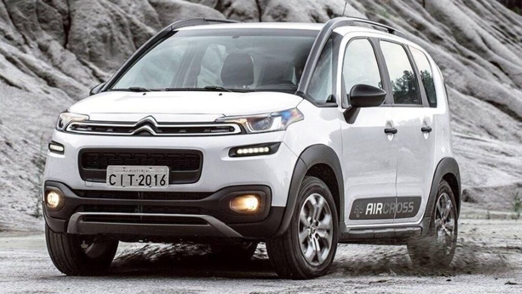 Citroën AIRCROSS 2016 na estrada.