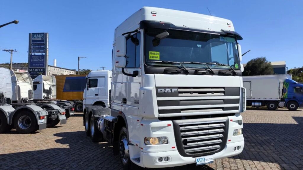 DAF XF 2020 branco na diagonal.