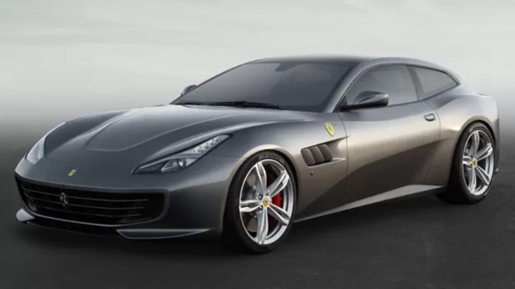 Ferrari FF 2016 prata no fundo branco.