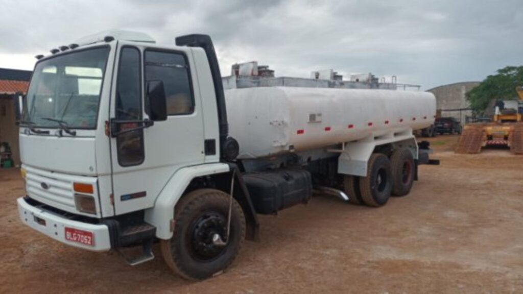 FORD CARGO 1418 1989 branco na diagonal.
