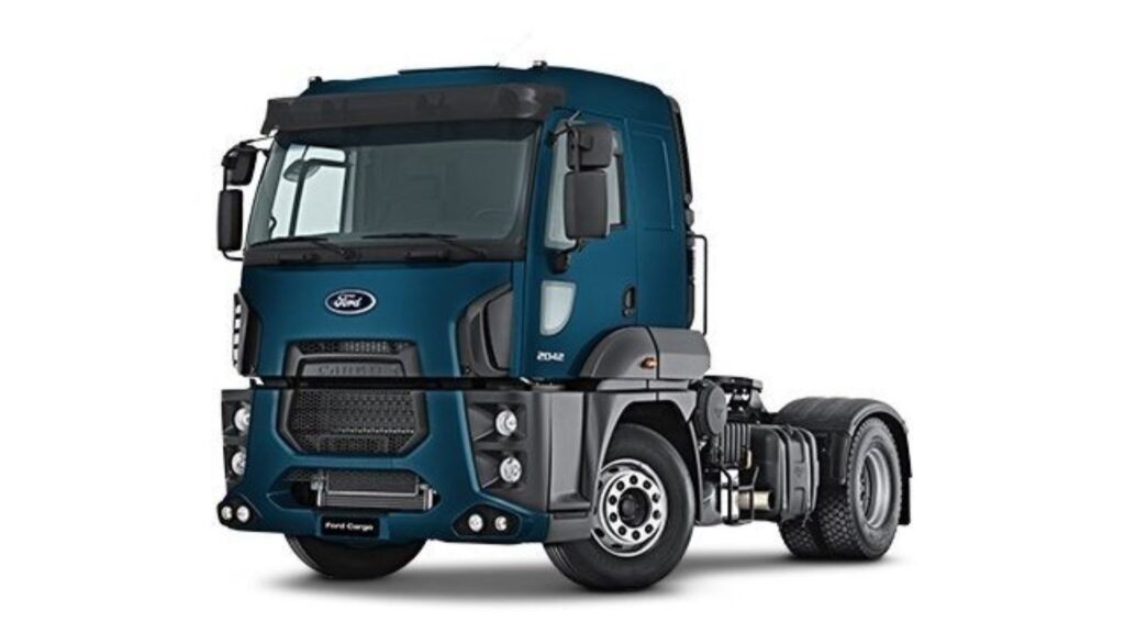 FORD CARGO 2042 2017 azul na diagonal no fundo branco.