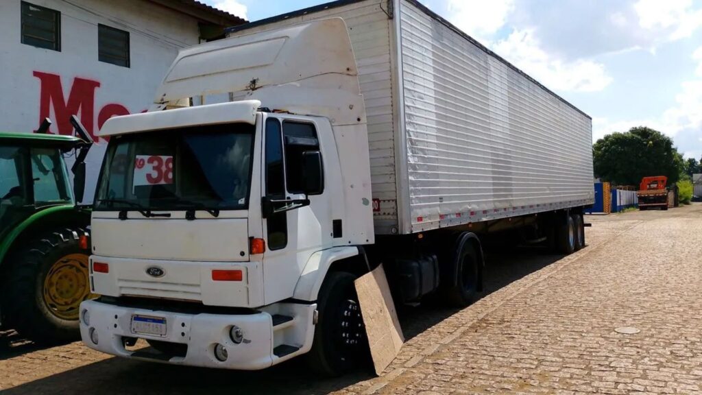 FORD CARGO 4031 2003 branco.
