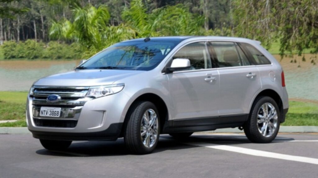 Ford EDGE 2010 prata na diagonal.