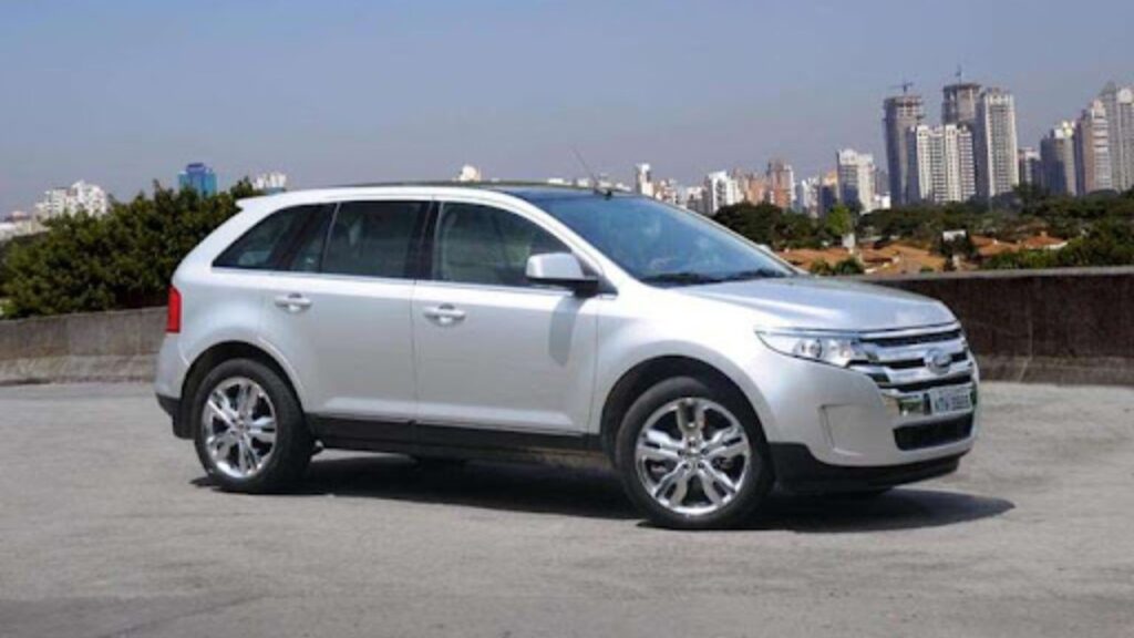 Ford EDGE 2013 prata na diagonal.