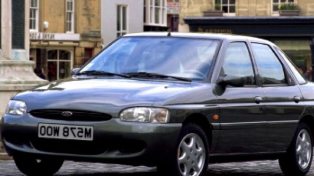 Ford Escort 1997 cinza escuro.