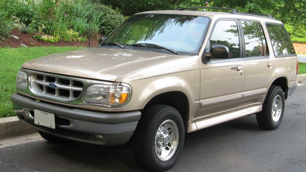 Ford Explorer 1995 na diagonal.