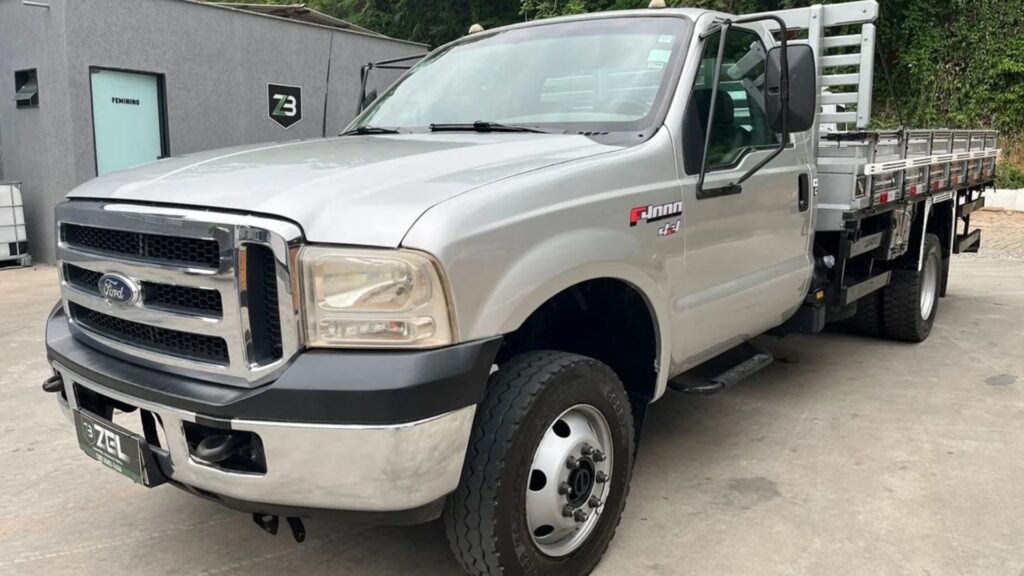 FORD F4000 2016 prata na diagonal.