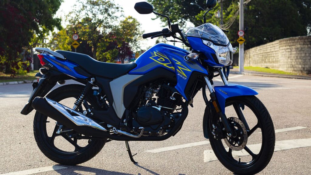 HAOJUE DK 150 2019 azul parada no meio da estrada.