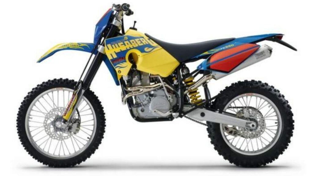 HUSABERG FE 550 E 2006 azul com amarelo no fundo branco.