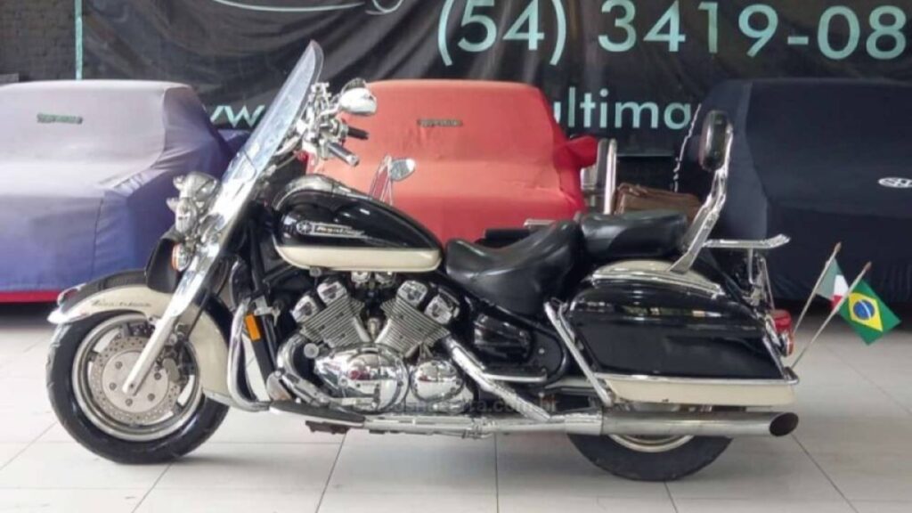 Yamaha ROYAL STAR 1300 1998 preta e branco.