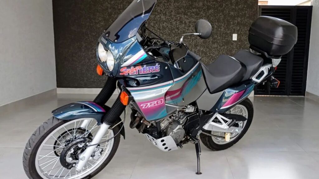 Yamaha XTZ 750 S TENERE 1994  na diagonal.