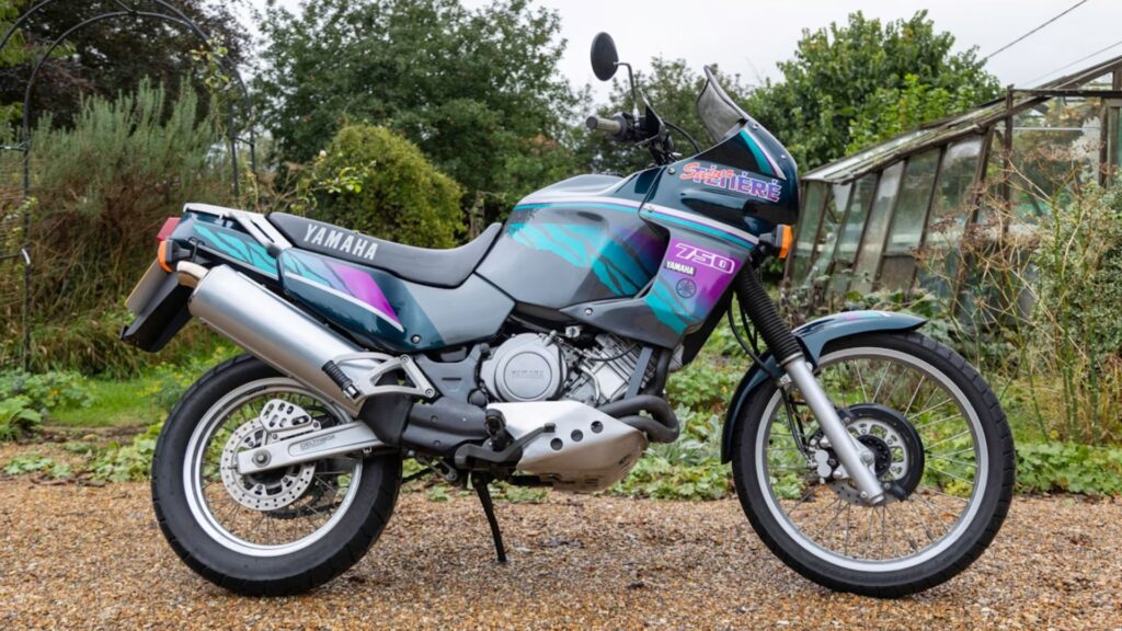 Lateral da Yamaha XTZ 750 S TENERE 1998.