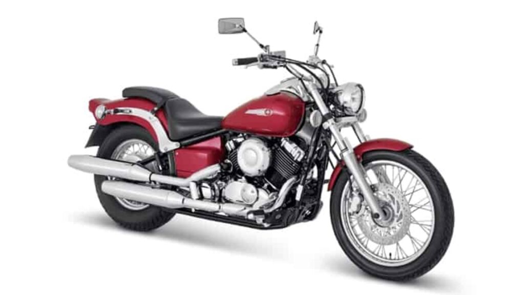 Yamaha XVS 650 DRAG STAR 2000 vermelha na diagonal.