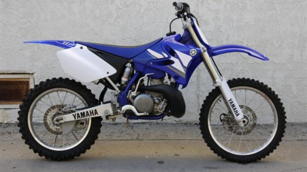 Yamaha YZ 250 2002 azul com branca.